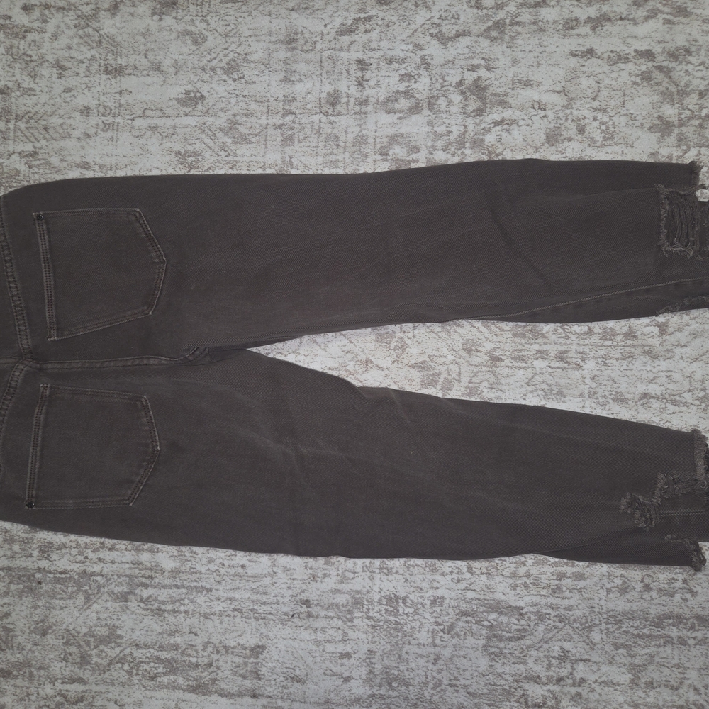 Edgy Distressed Straight Leg Jeans - Picture 5 of 5